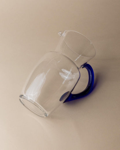 Pichet vintage en verre transparent et anse bleue - Design Mid-Century Italie années 1970