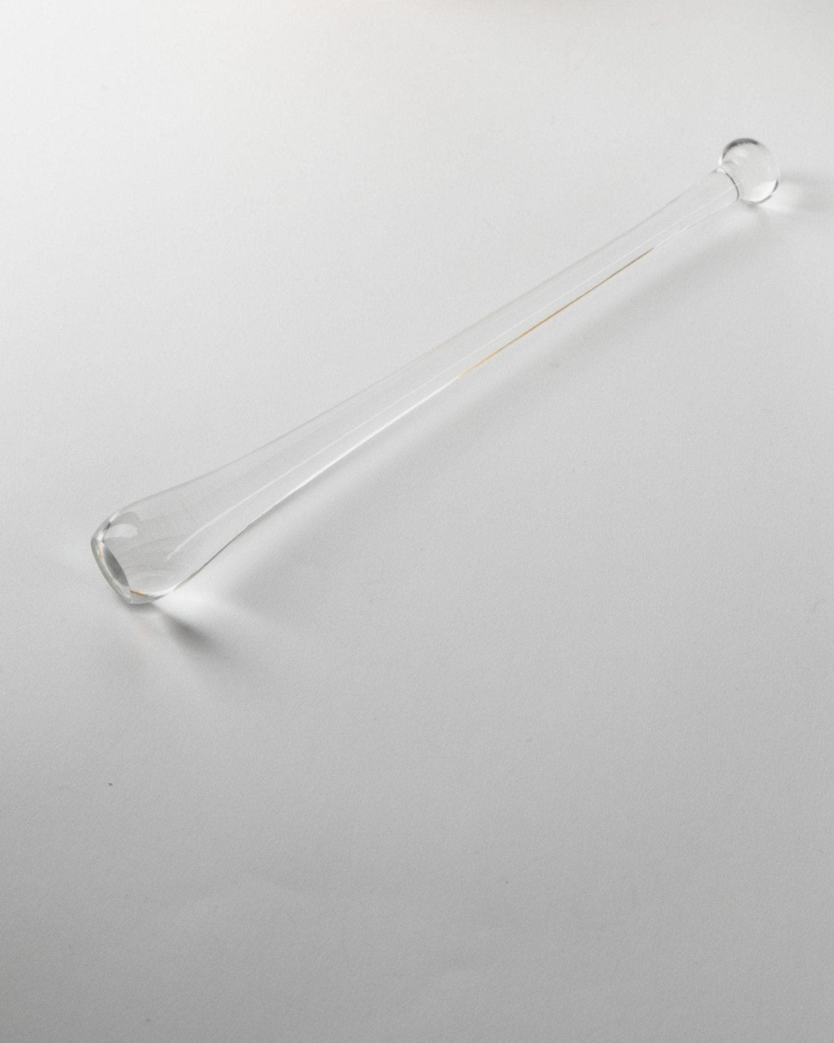 Vintage Glaskrug mit gelbem Metallgriff und Glasstößel von De Agostini Memphis Stil 80er