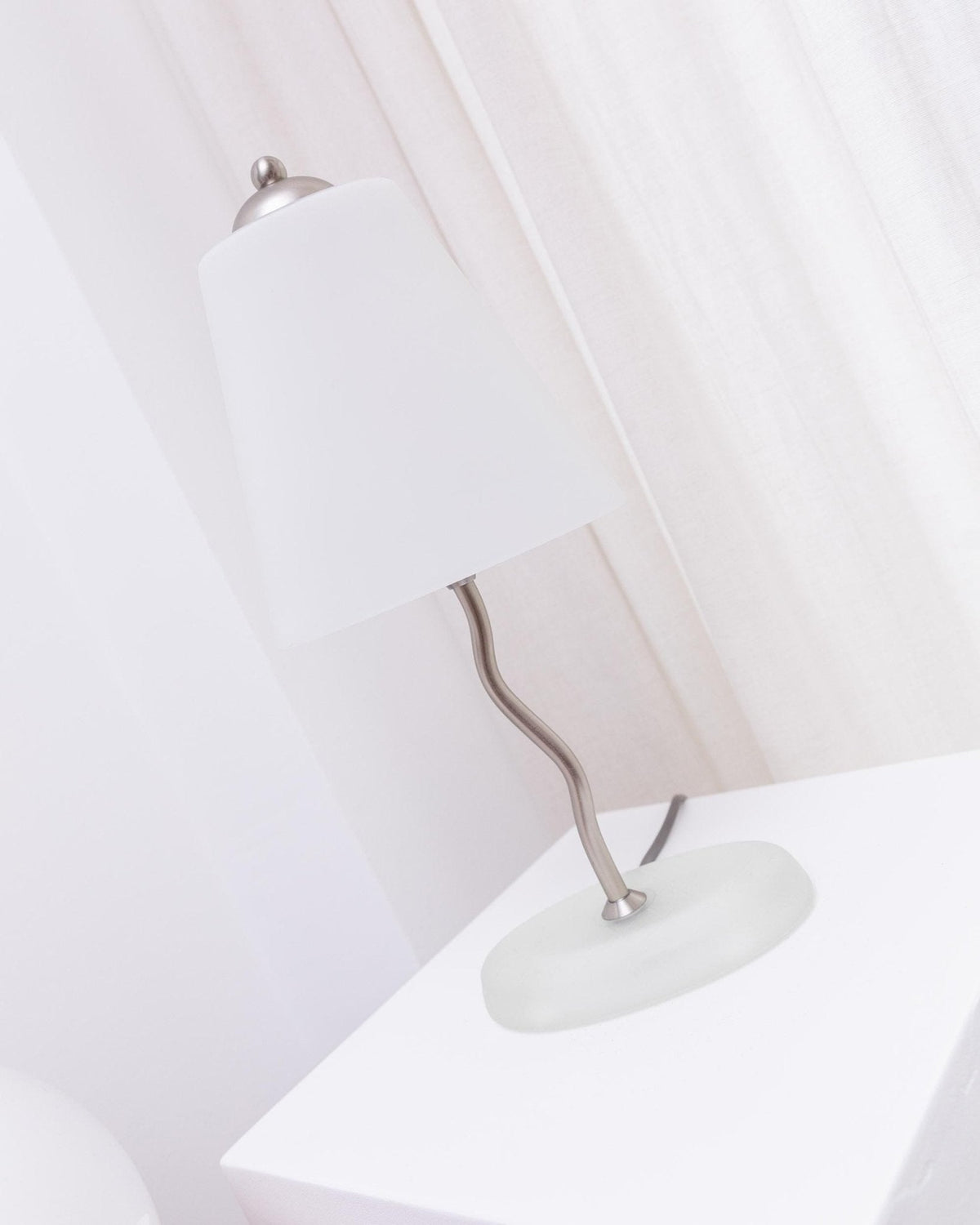 Vintage Tischlampe Zig Zag Memphis Design aus Glas und Metall, Italien 1980er