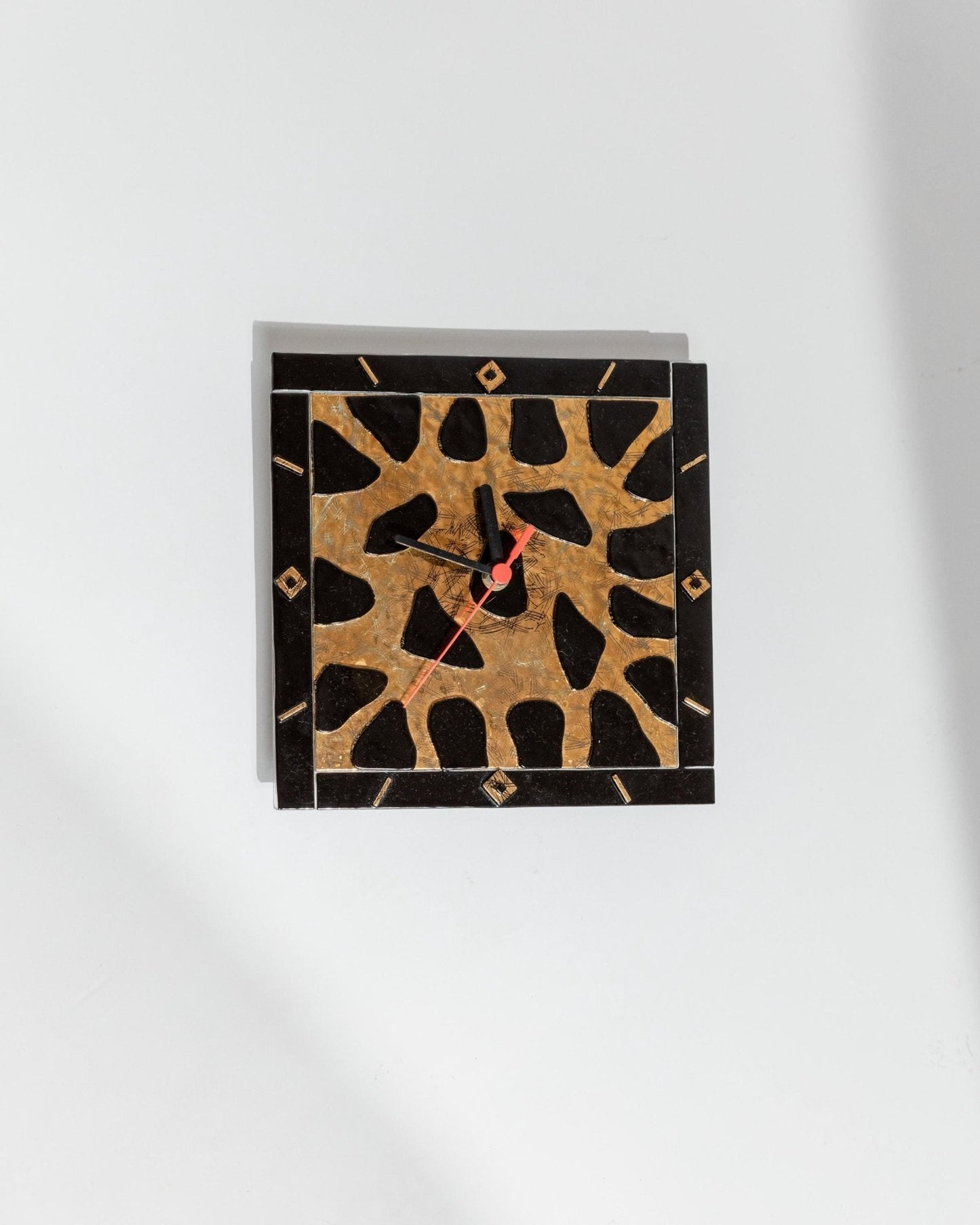 Vintage Wanduhr aus Murano Glas mit Leo-Muster in Gold und Schwarz, Memphis-Stil, 1980er