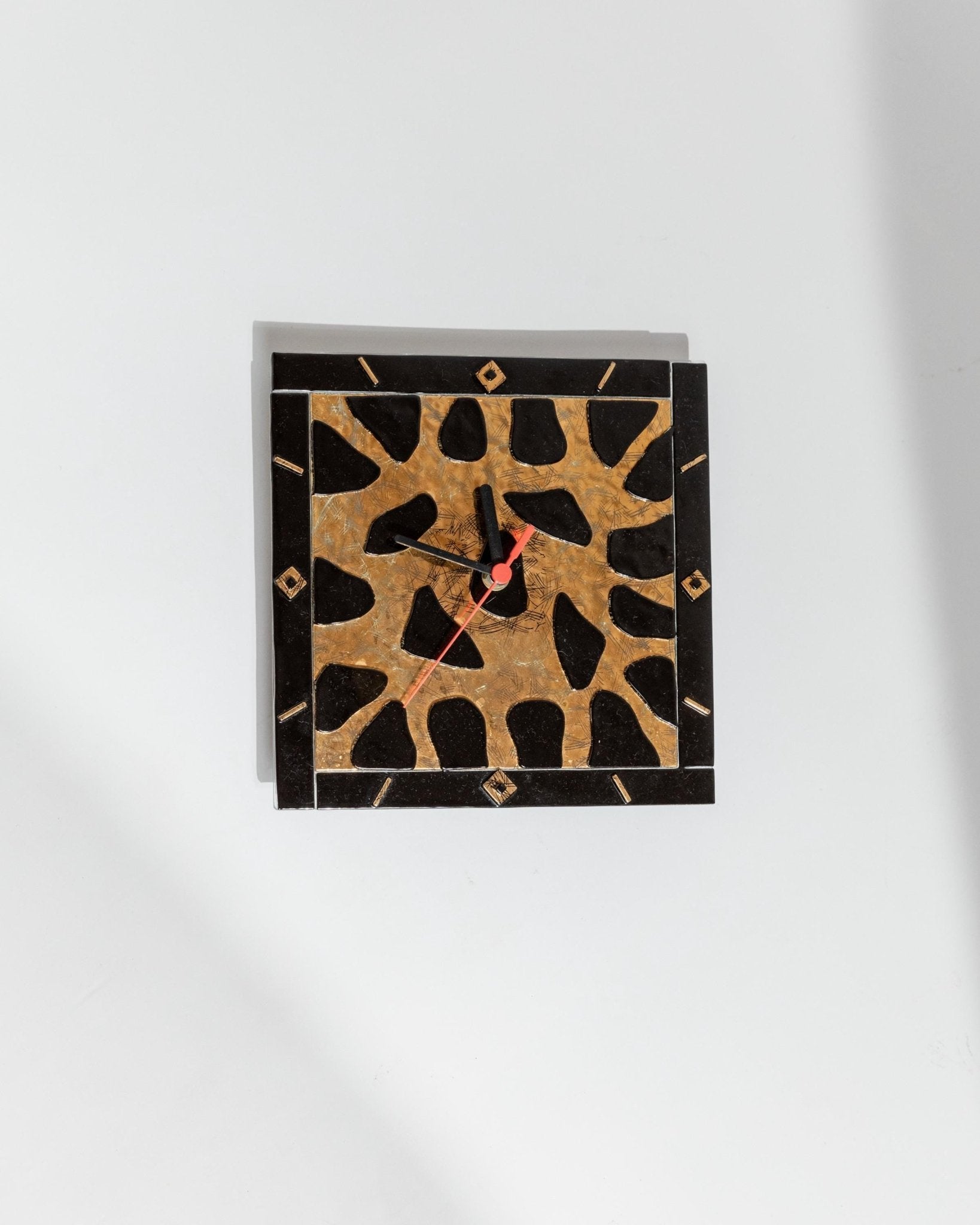 Vintage Wanduhr aus Murano Glas mit Leo-Muster in Gold und Schwarz, Memphis-Stil, 1980er