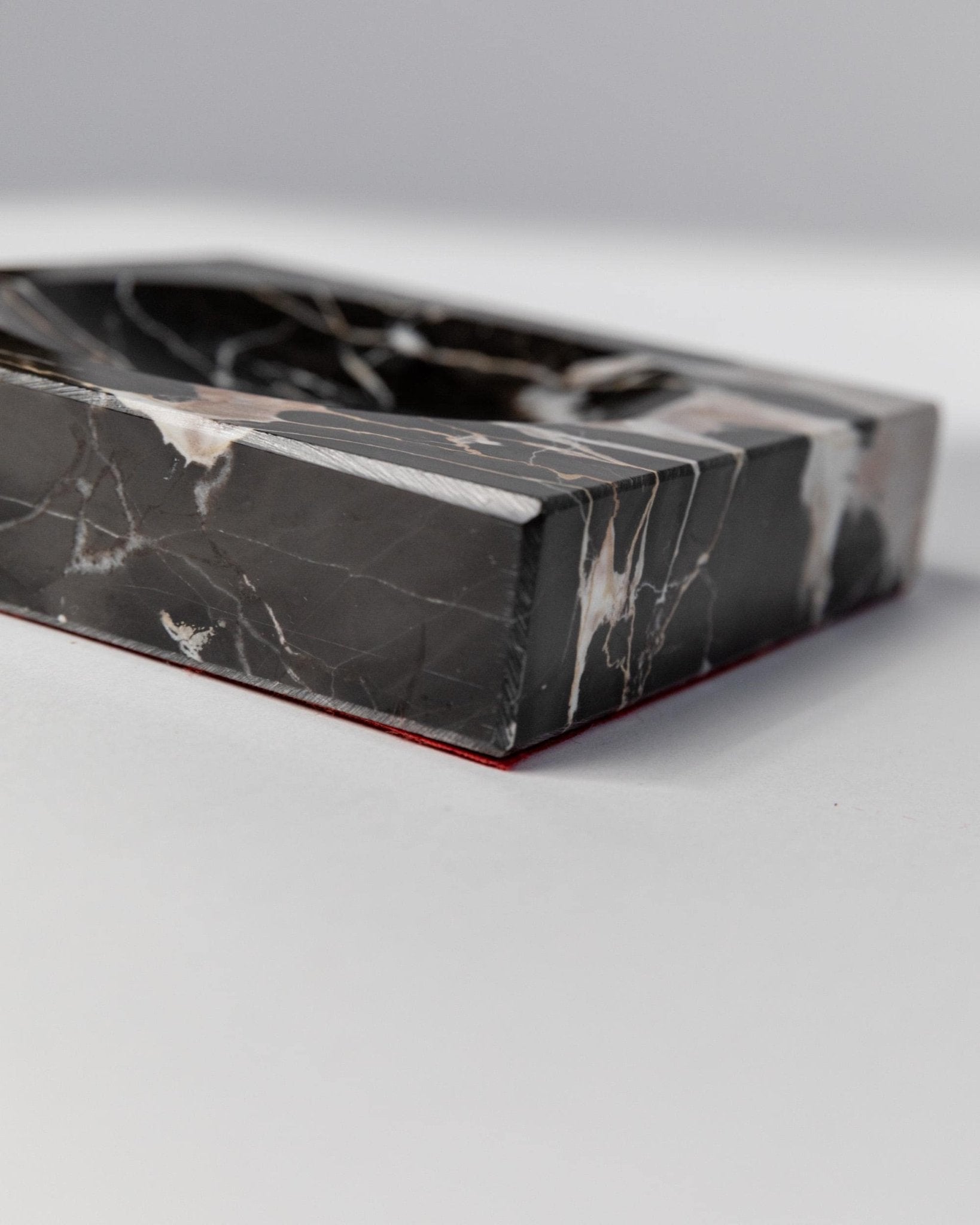 Vintage Aschenbecher aus Marmor von Italien 1970er, schwarz-beige marmoriert, zeitloses Design