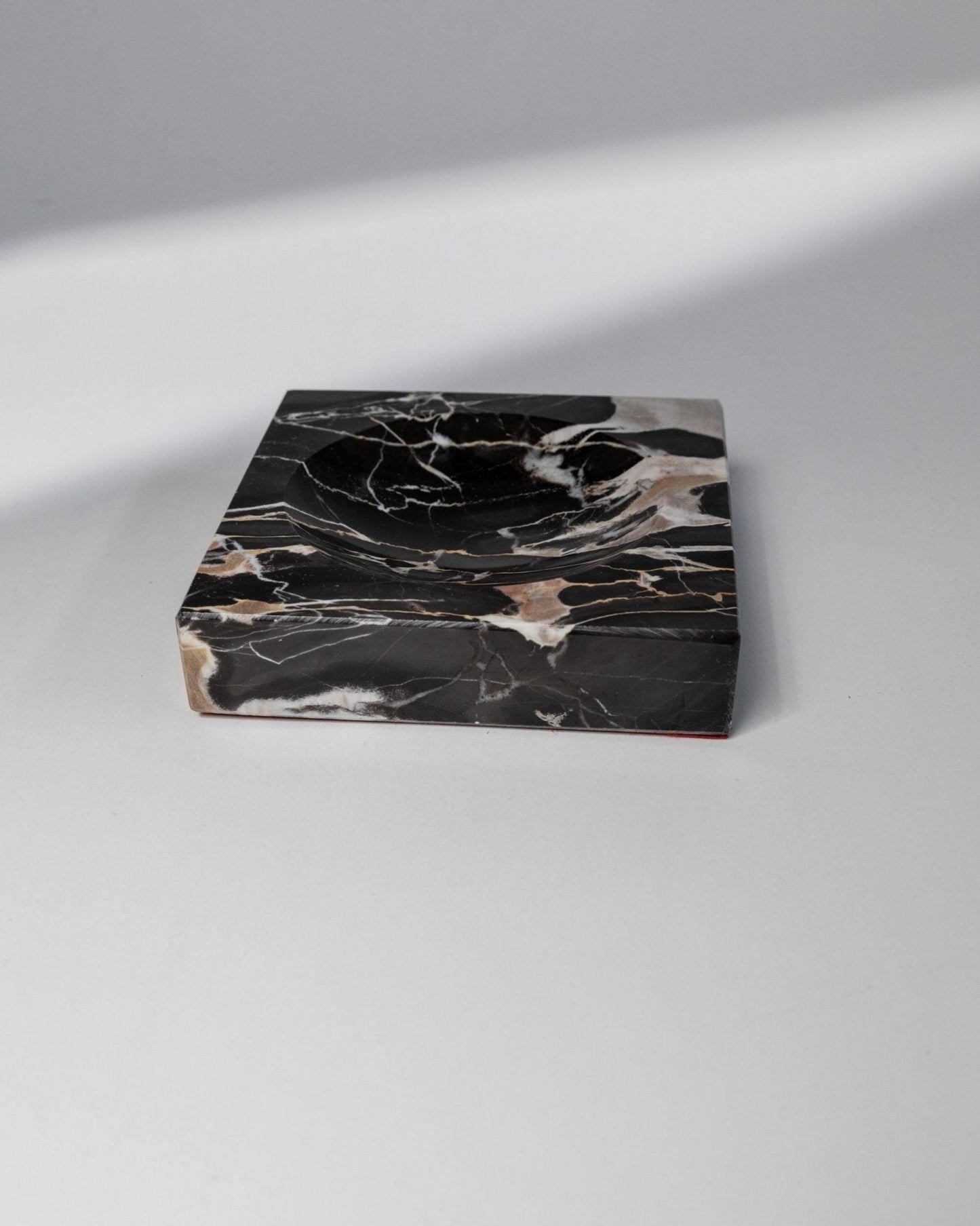 Vintage Aschenbecher aus Marmor von Italien 1970er, schwarz-beige marmoriert, zeitloses Design