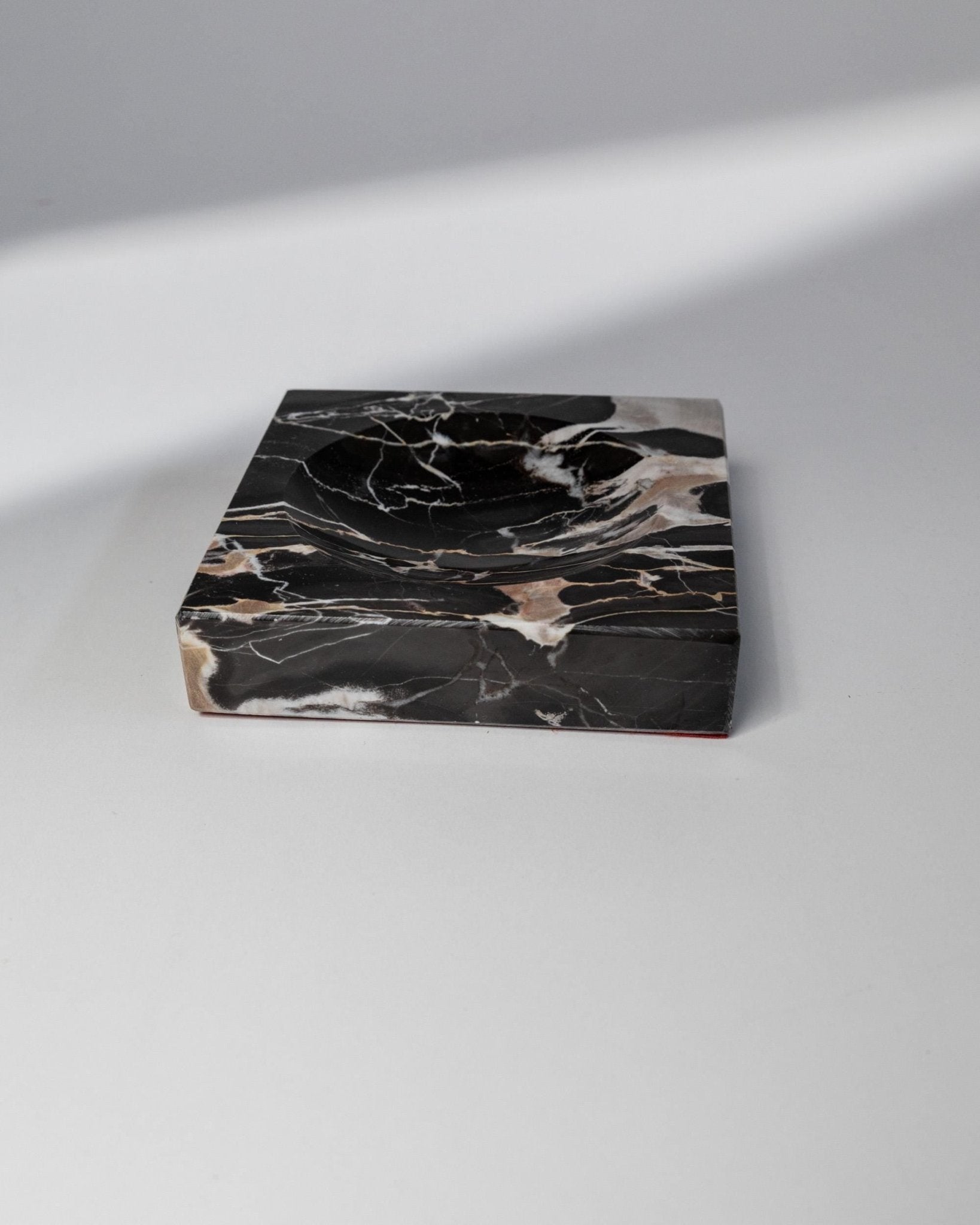 Vintage Aschenbecher aus Marmor von Italien 1970er, schwarz-beige marmoriert, zeitloses Design