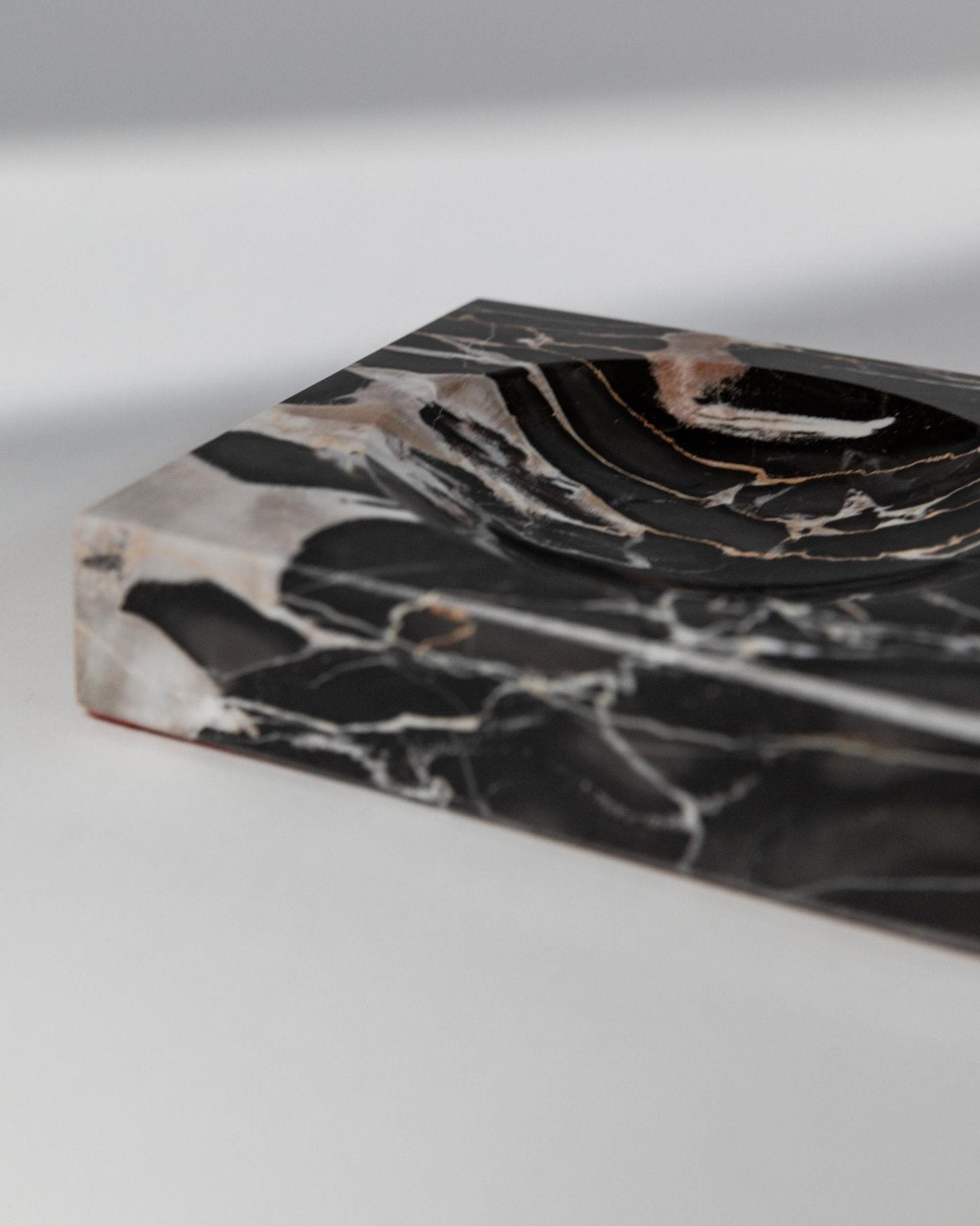 Vintage Aschenbecher aus Marmor von Italien 1970er, schwarz-beige marmoriert, zeitloses Design