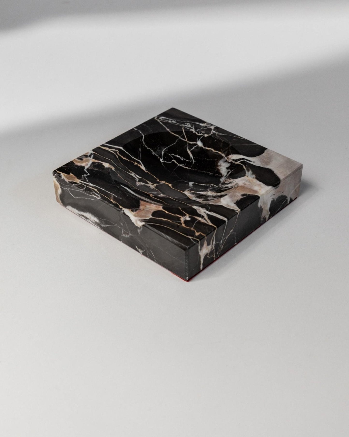 Vintage Aschenbecher aus Marmor von Italien 1970er, schwarz-beige marmoriert, zeitloses Design