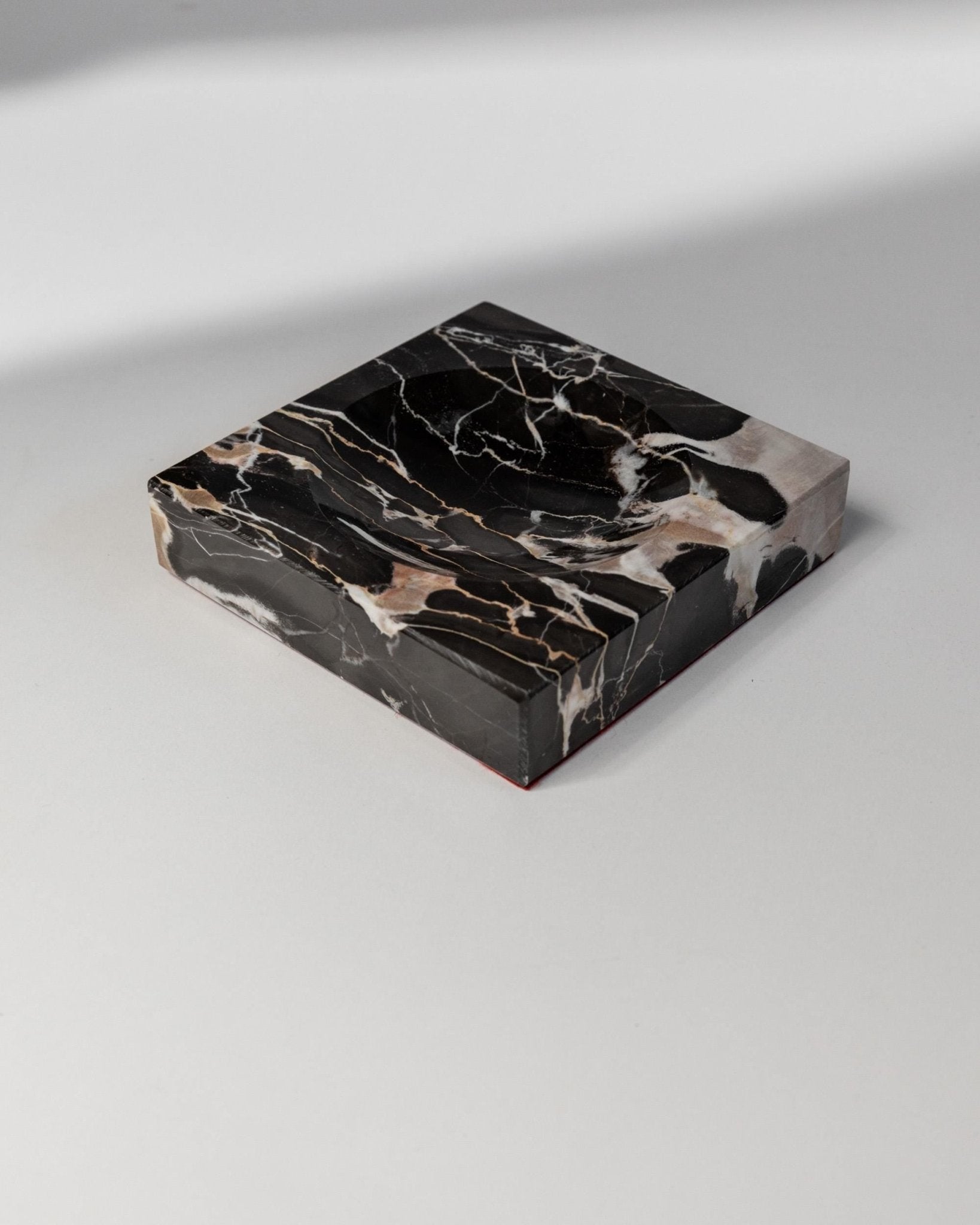 Vintage Aschenbecher aus Marmor von Italien 1970er, schwarz-beige marmoriert, zeitloses Design