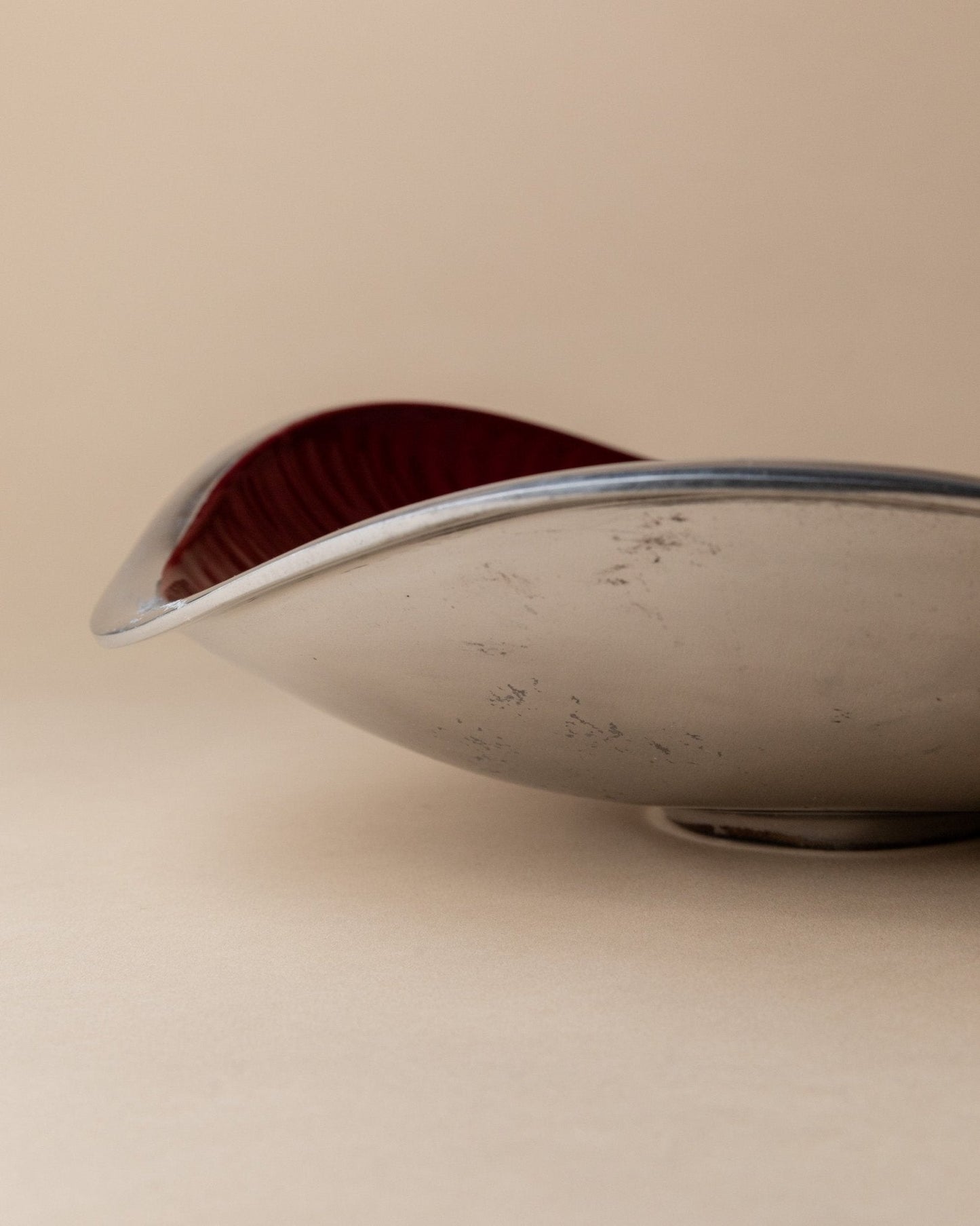 Vintage Schale Metall rot emailliert von Royal House