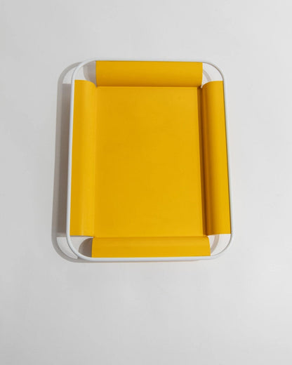 Vintage Tablett Metall gelb mit weißen Griffen