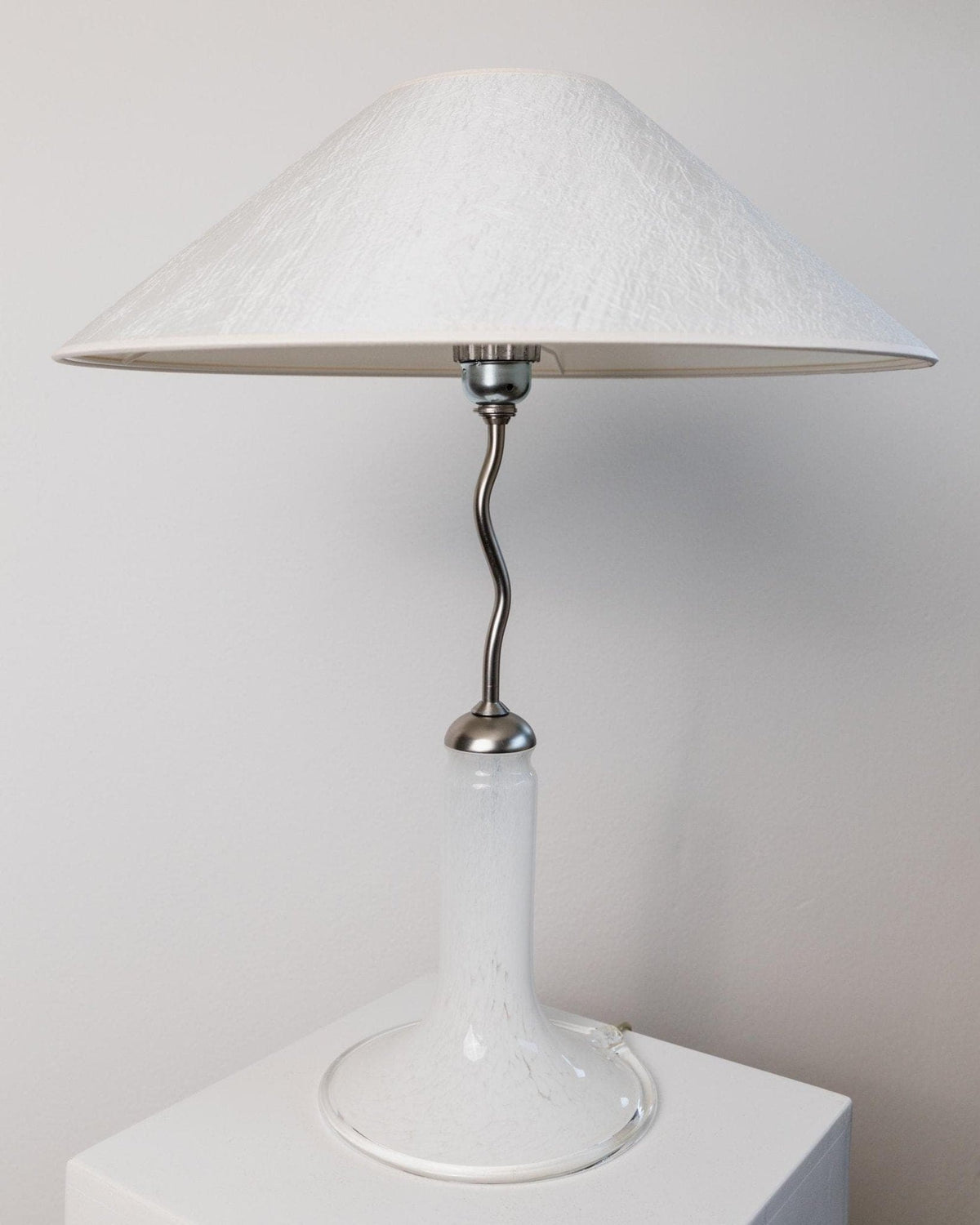 Lampe de table vintage en verre de Murano, motif zigzag, métal, texture soie, Italie, années 1980