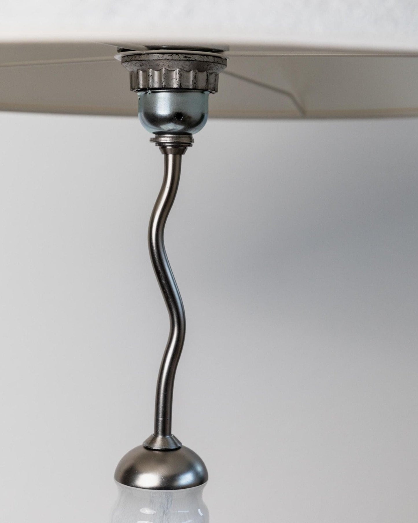 Vintage Murano Glas Tischlampe Zig Zag Metall Seide Textur Italien 1980er