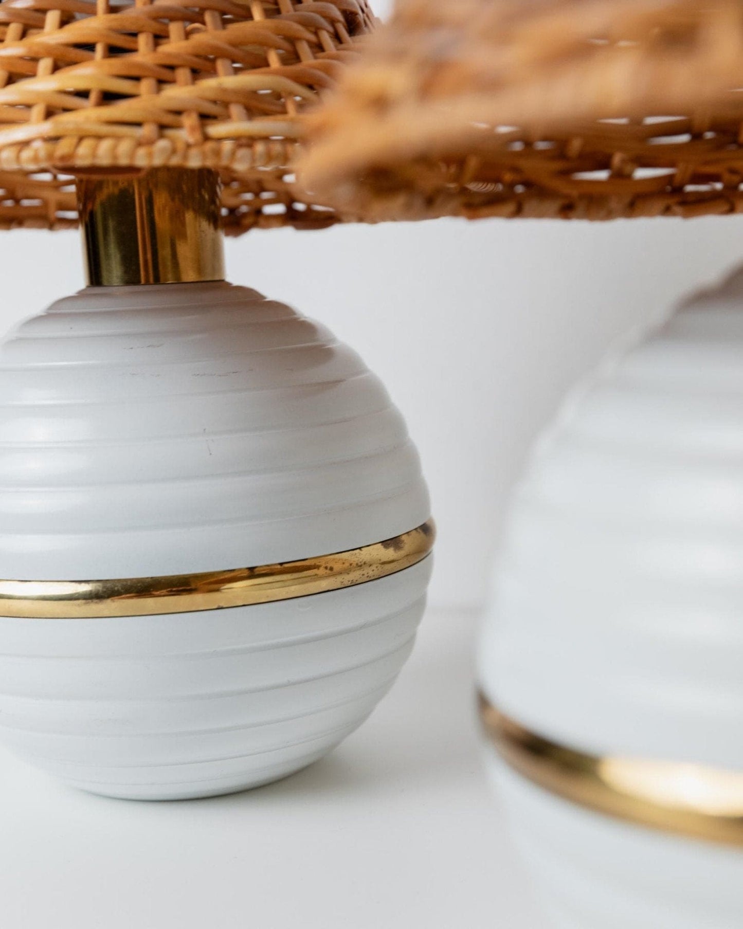 Vintage Tischlampe Metall Rattan Schirm Gold Details Hollywood Regency Italien 1980er Paar