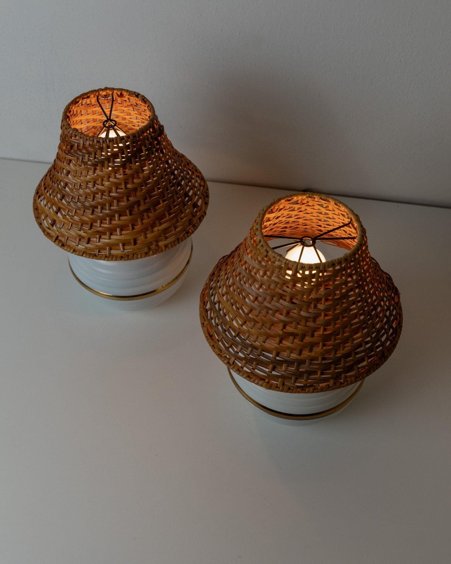 Vintage Tischlampe Metall Rattan Schirm Gold Details Hollywood Regency Italien 1980er Paar