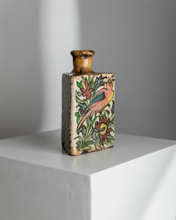 Vintage Flasche Qajar-Dynastie Terrakotta, handbemalt, dreieckige Form, Iran, 19. Jh.