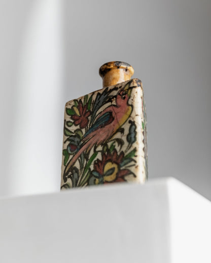 Vintage Flasche Qajar-Dynastie Terrakotta, handbemalt, dreieckige Form, Iran, 19. Jh.