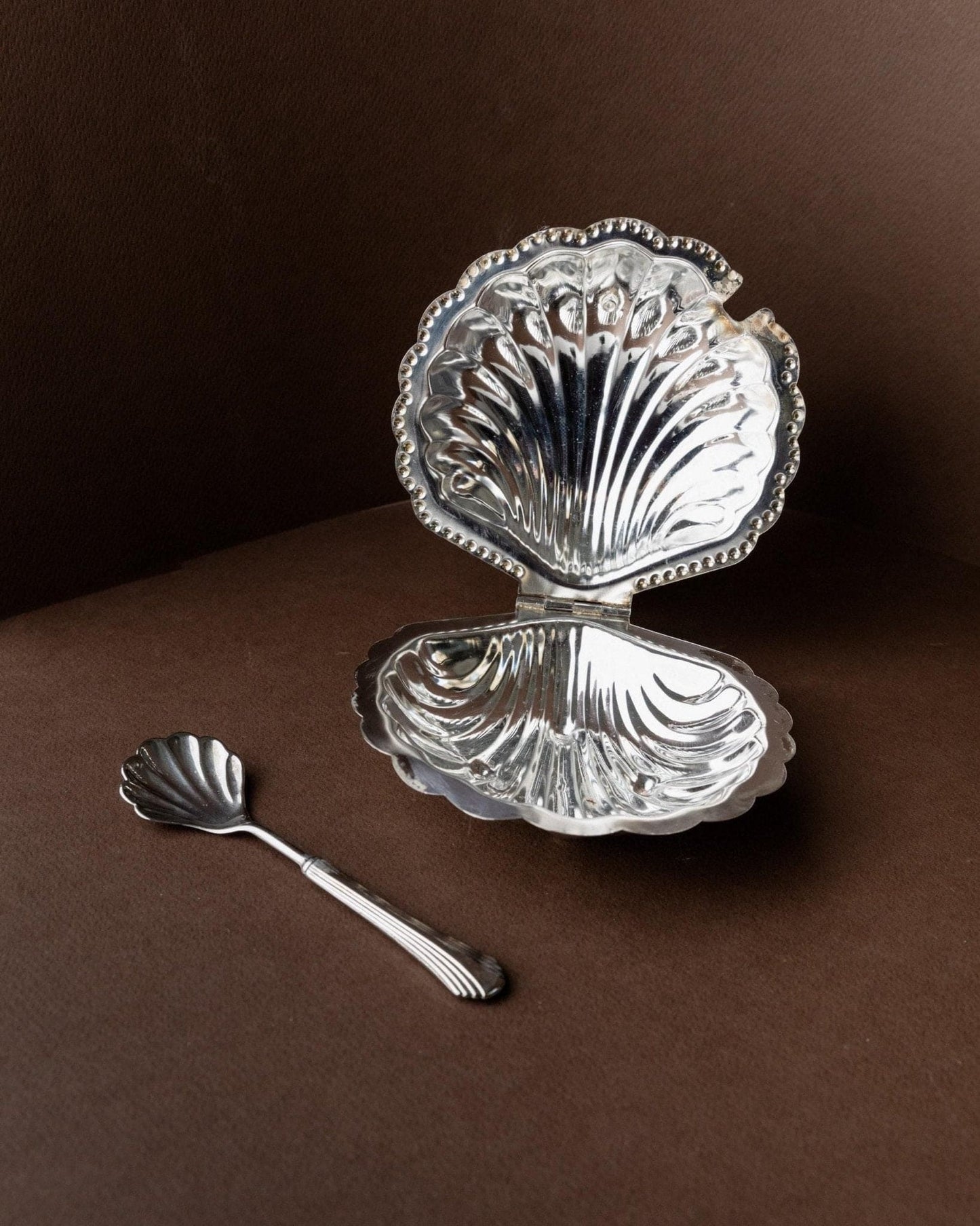 Sucrier vintage en forme de coquillage avec cuillère Italie années 1960 décoration de table élégante