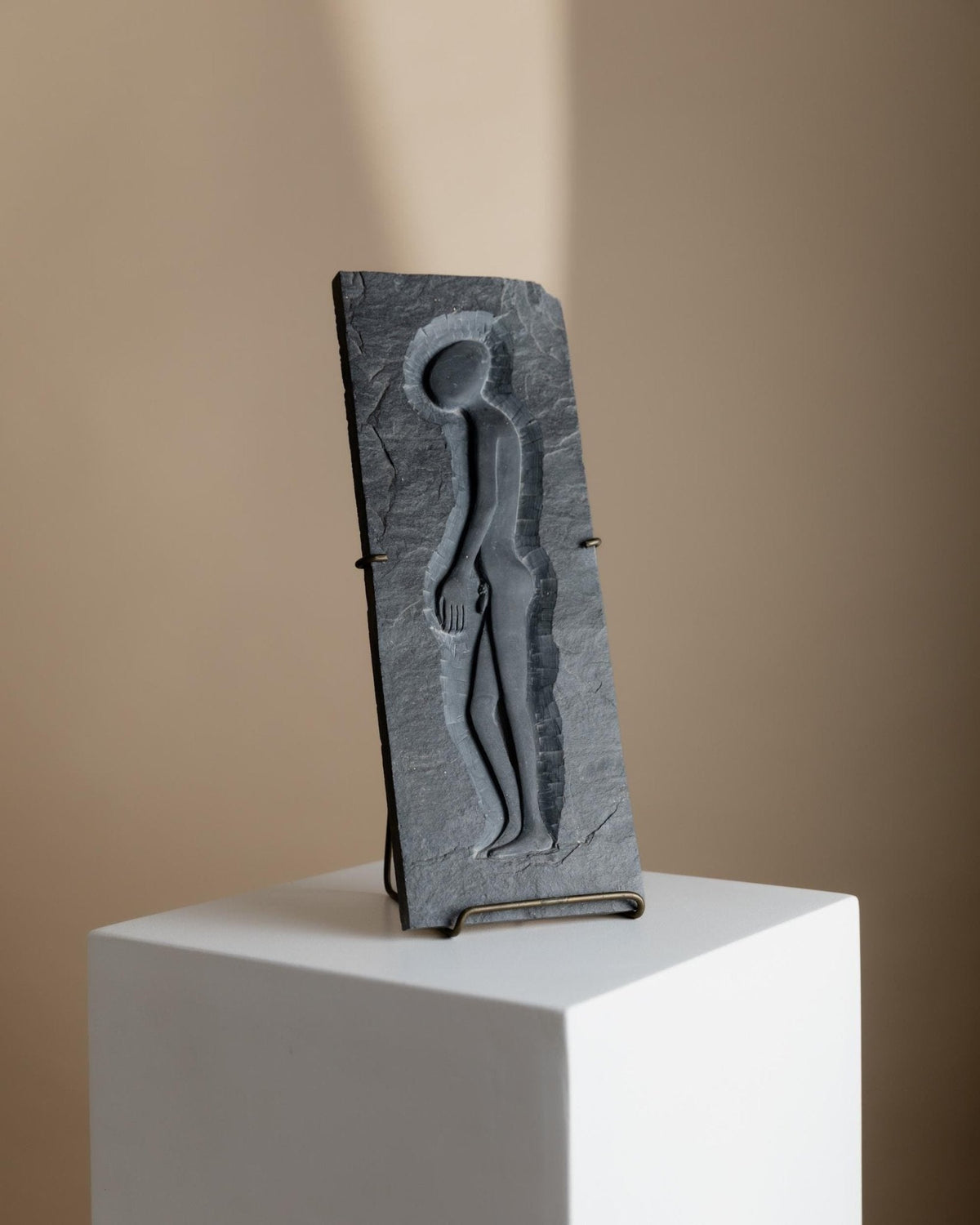 Vintage Steinrelief "Alien Man" aus Schiefer, Italien 1970er