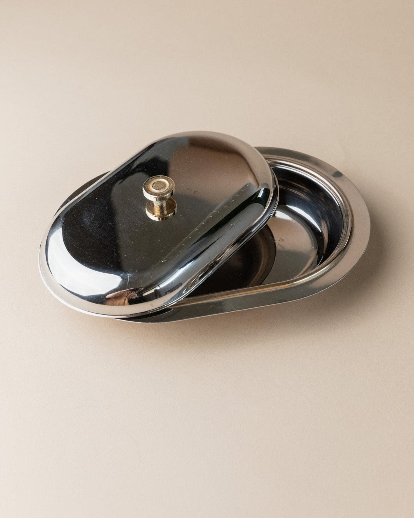 Beurrier vintage en acier inoxydable avec couvercle et détails dorés, Italie années 1970