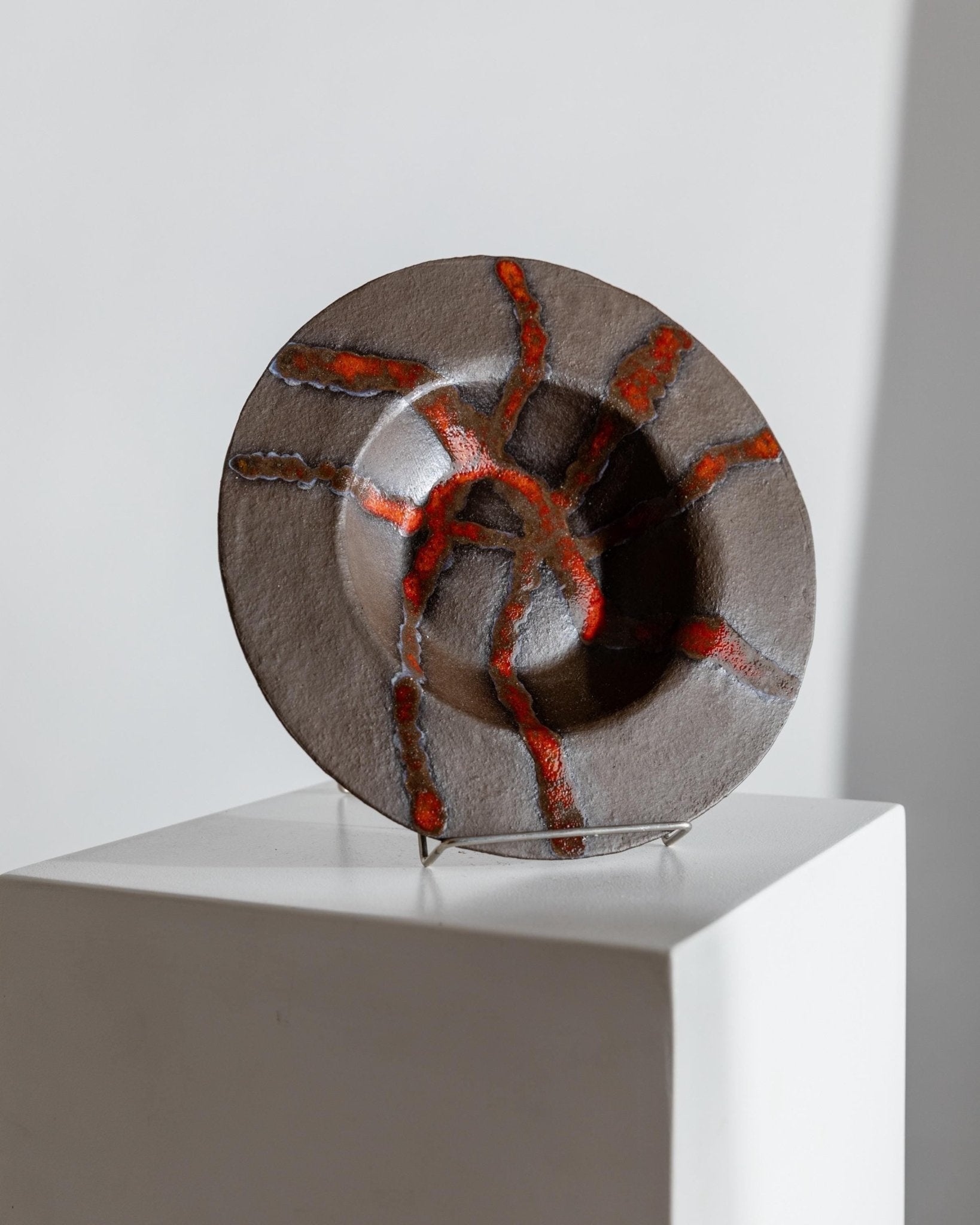 Vintage Keramikschale von TK, Italien, 1970er, einzigartig, braun mit roten Akzenten