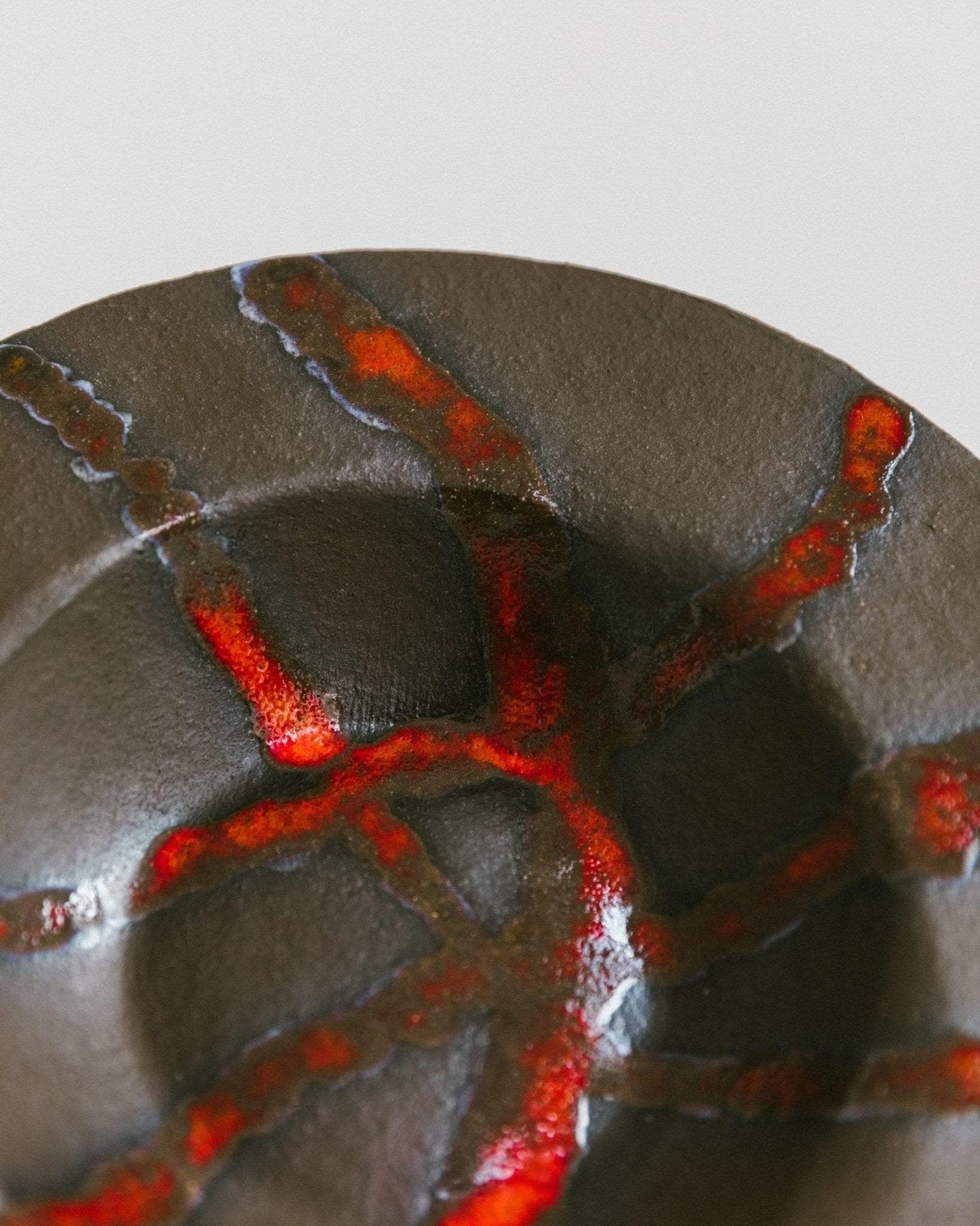 Vintage Keramikschale von TK, Italien, 1970er, einzigartig, braun mit roten Akzenten