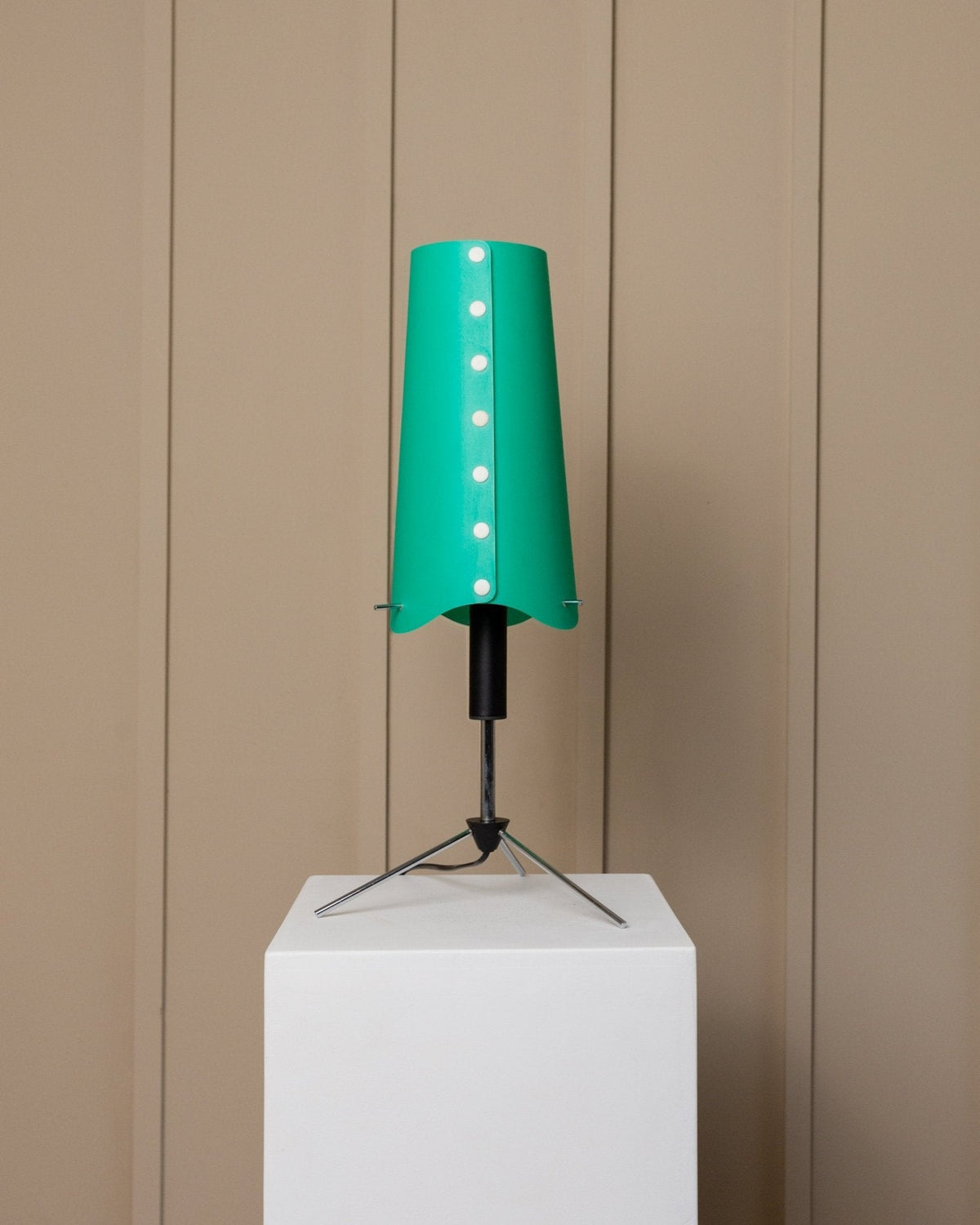Lampe de table vintage style Memphis Italie années 1980, réglable, noire et chromée