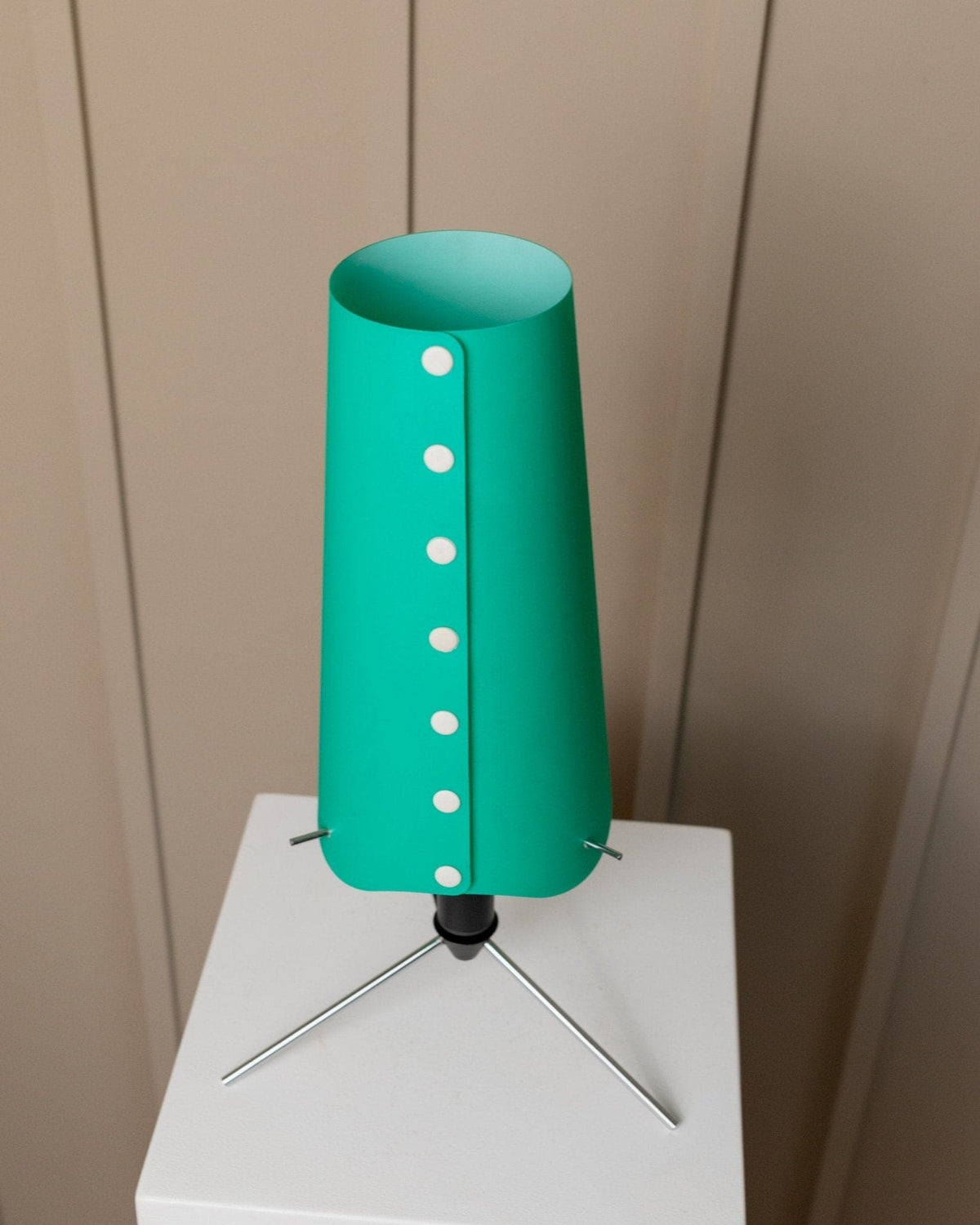Lampe de table vintage style Memphis Italie années 1980, réglable, noire et chromée