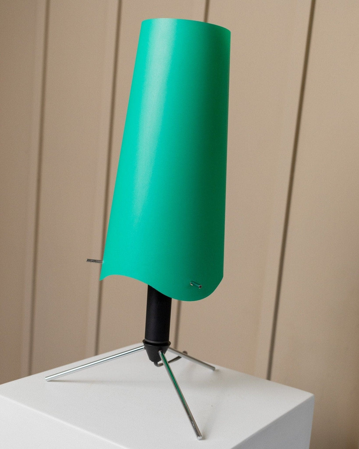 Lampe de table vintage style Memphis Italie années 1980, réglable, noire et chromée
