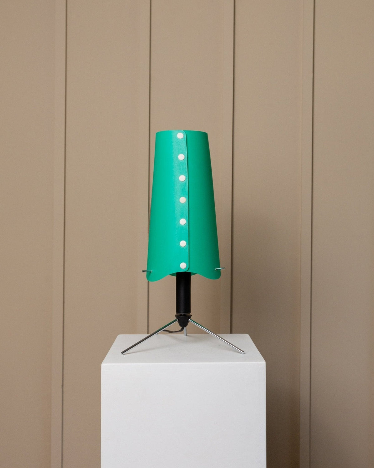 Lampe de table vintage style Memphis Italie années 1980, réglable, noire et chromée