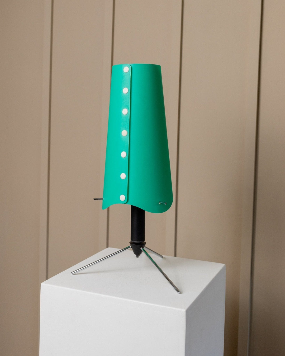 Lampe de table vintage style Memphis Italie années 1980, réglable, noire et chromée