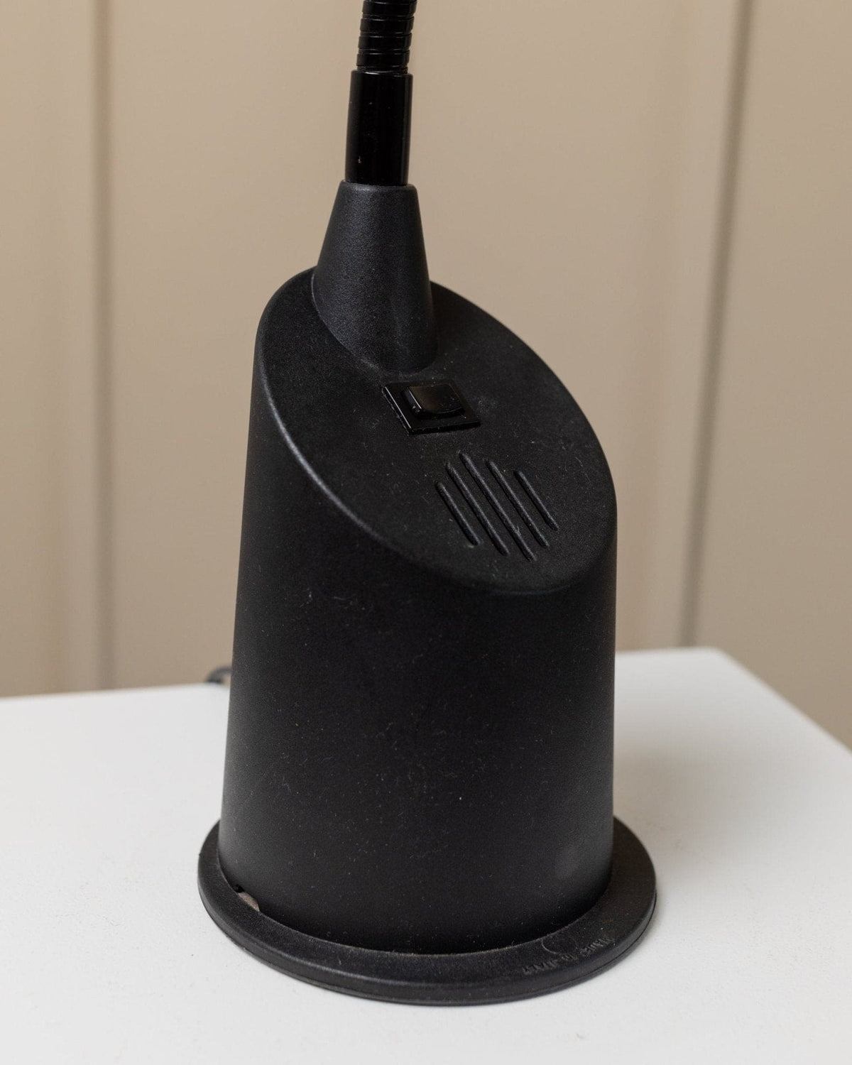 Lampe de table vintage TPB noire postmoderne Memphis Design Italie années 1980