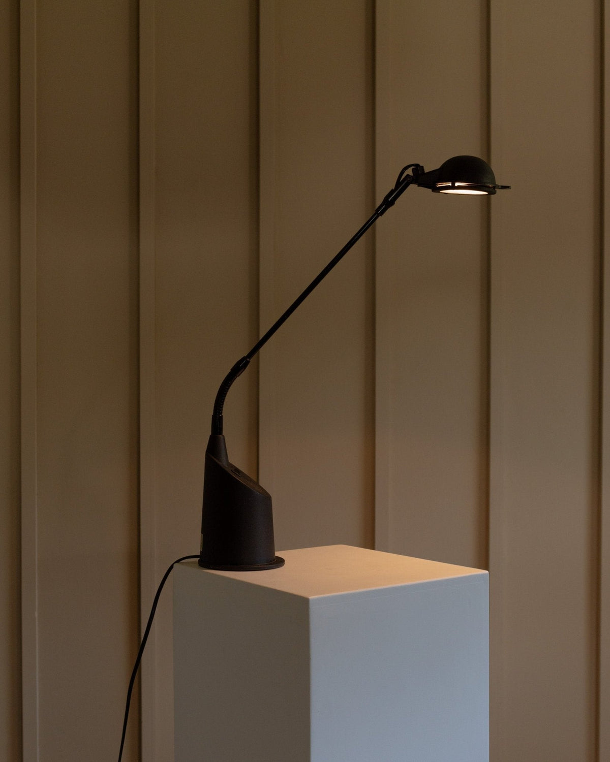Lampe de table vintage TPB noire postmoderne Memphis Design Italie années 1980