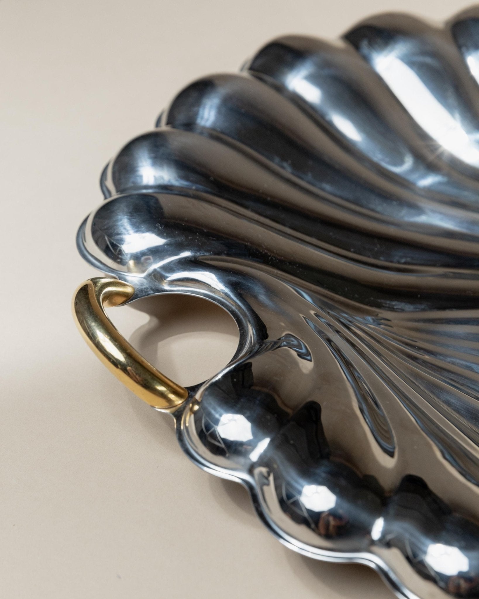 Vintage Tablett Muschelform von Becchetti für Becchetti Design Italy mit goldenen Details