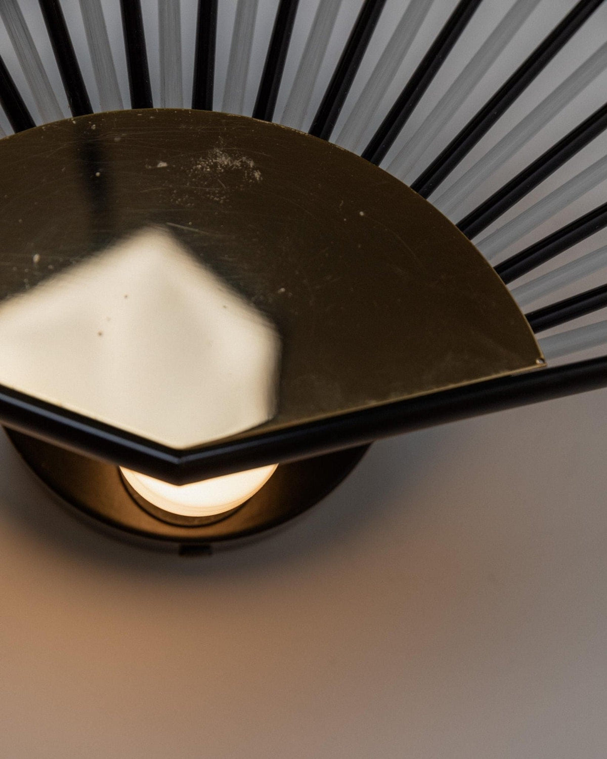Vintage wall lamp fan-shaped glass tubes and gold metal Hollywood Regency 1980s