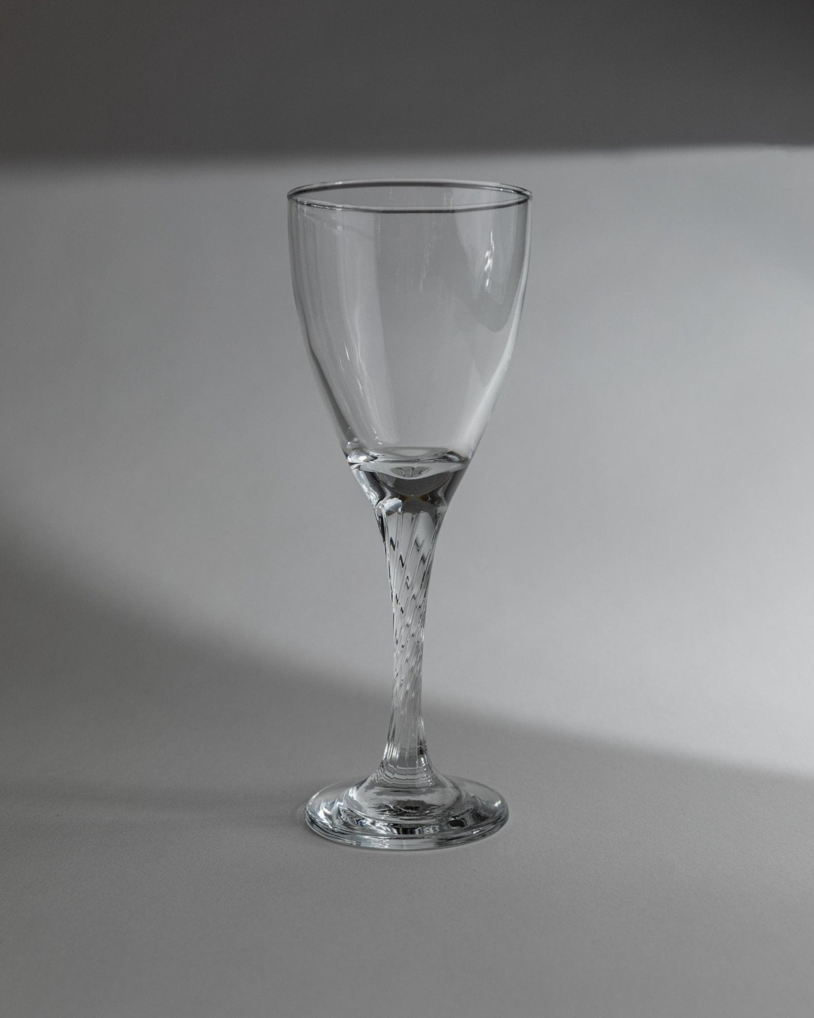 Vintage Weinglas Set von 10 mit gedrehtem Stiel, klar, zeitloses Design, Italien