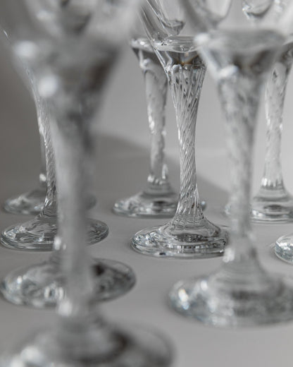 Vintage Weinglas Set von 10 mit gedrehtem Stiel, klar, zeitloses Design, Italien