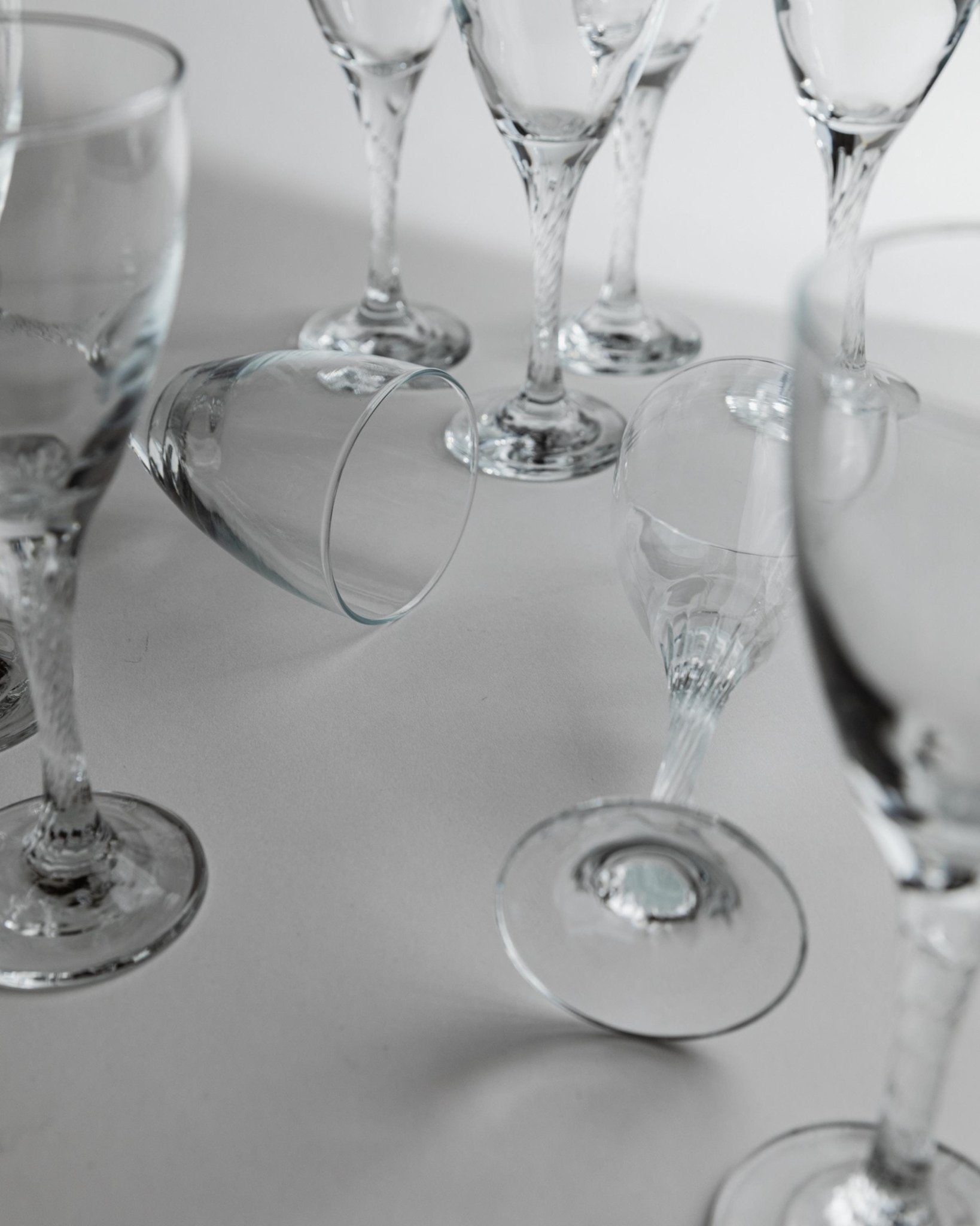 Vintage Weinglas Set von 10 mit gedrehtem Stiel aus Italien