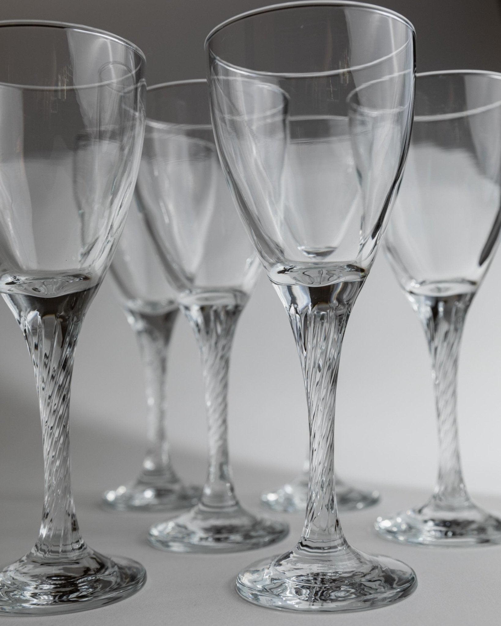 Vintage Weinglas Set von 10 mit gedrehtem Stiel, klar, zeitloses Design, Italien