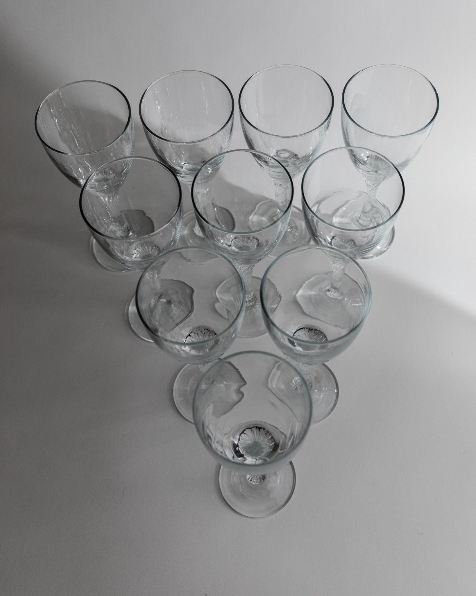 Vintage Weinglas Set von 10 mit gedrehtem Stiel aus Italien