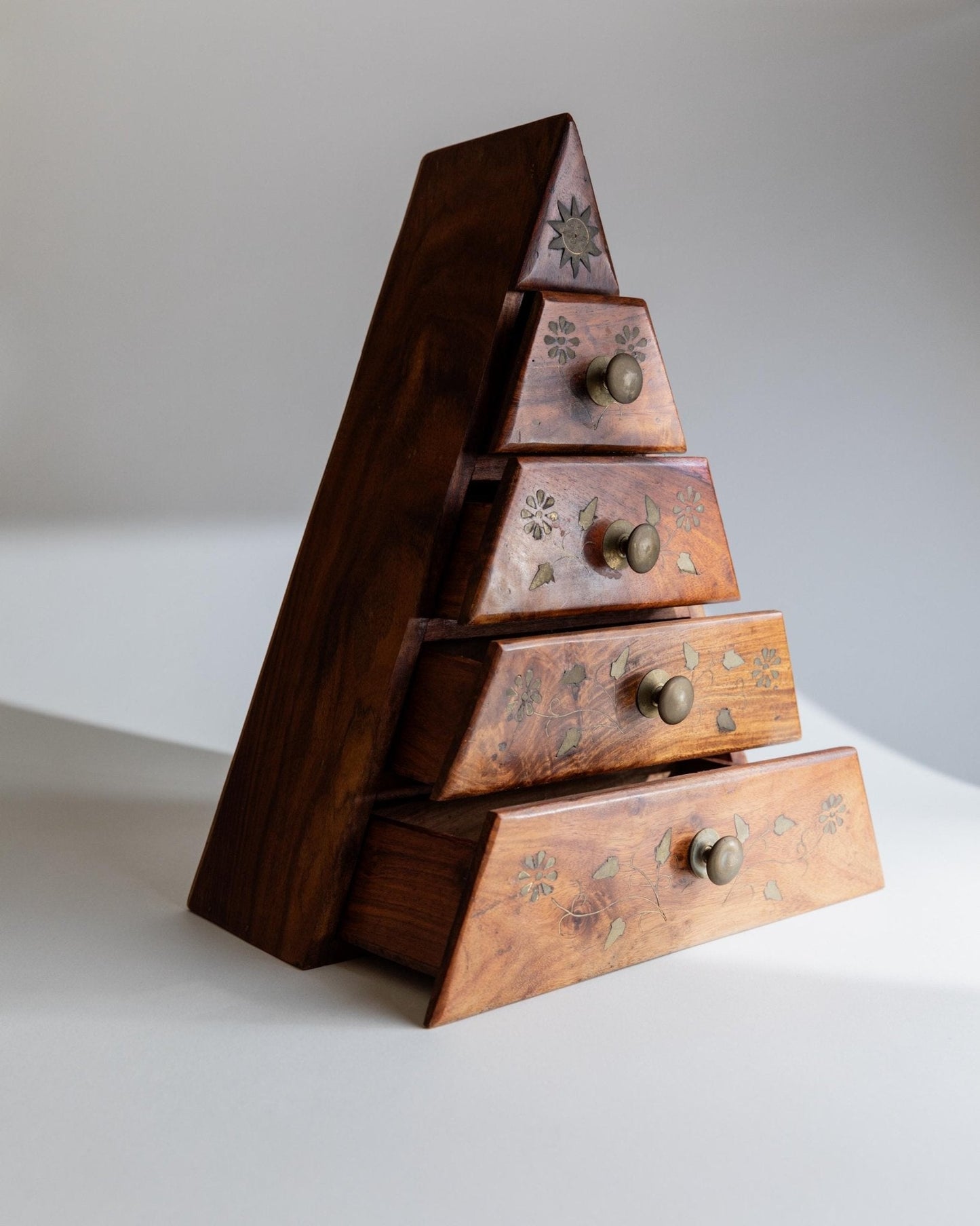 Vintage Schmuckschatulle Pyramide mit Messingintarsien, 4 Schubladen, Italien 1970er