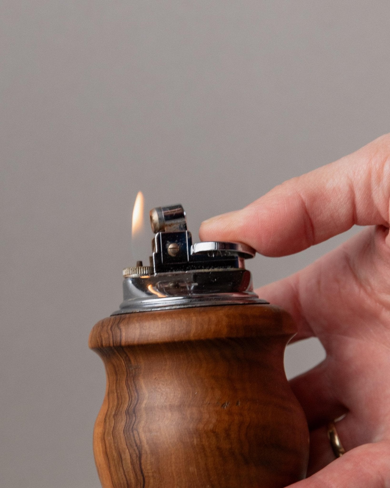 Vintage Tischfeuerzeug Holz einzigartig