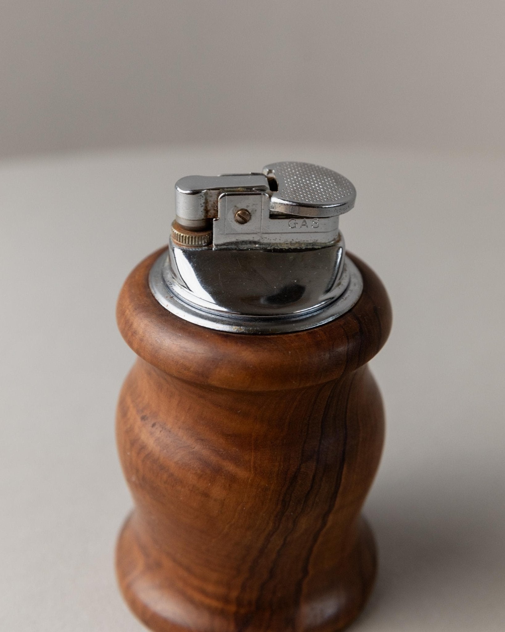 Vintage Tischfeuerzeug Holz einzigartig