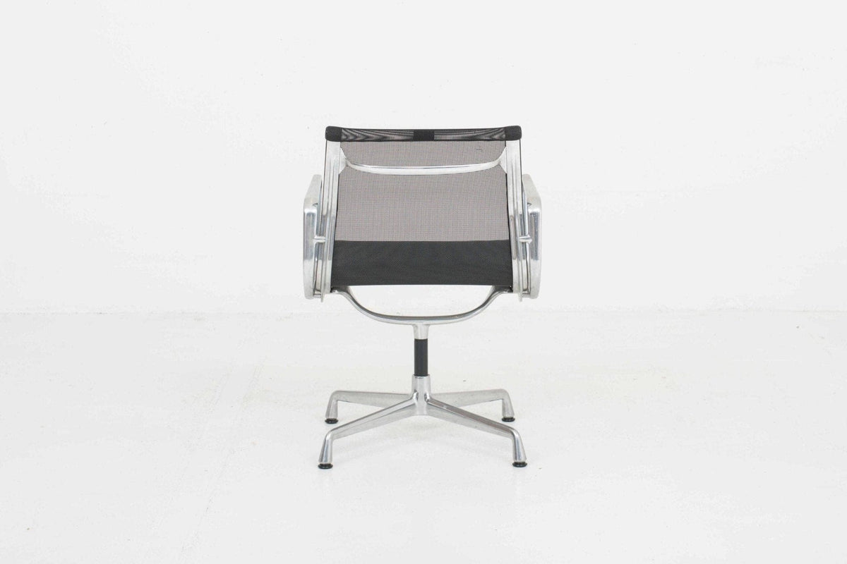 Vintage Bürostuhl Eames EA 108 von Vitra schwarz Netzstoff Aluminium poliert