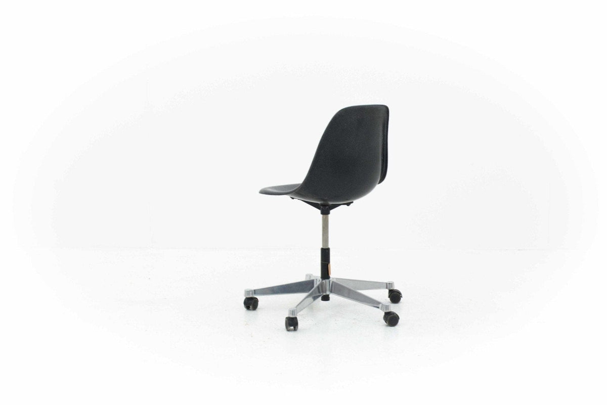Eames Fiberglass Sidechair by Vitra