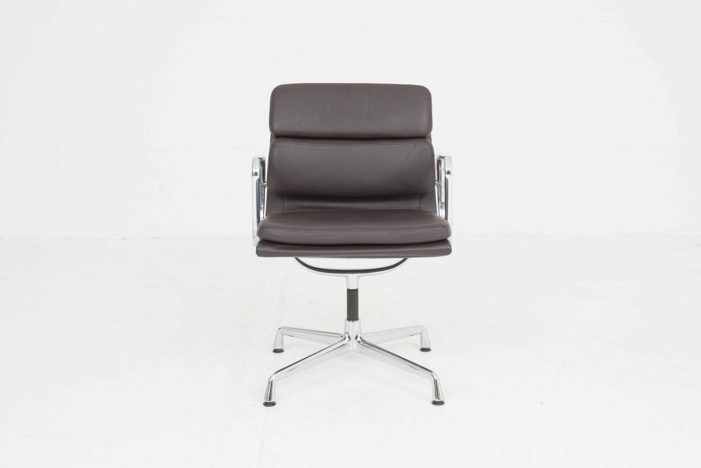 Vintage Bürostuhl EA 217 Soft Pad von Charles und Ray Eames für Vitra braunes Leder