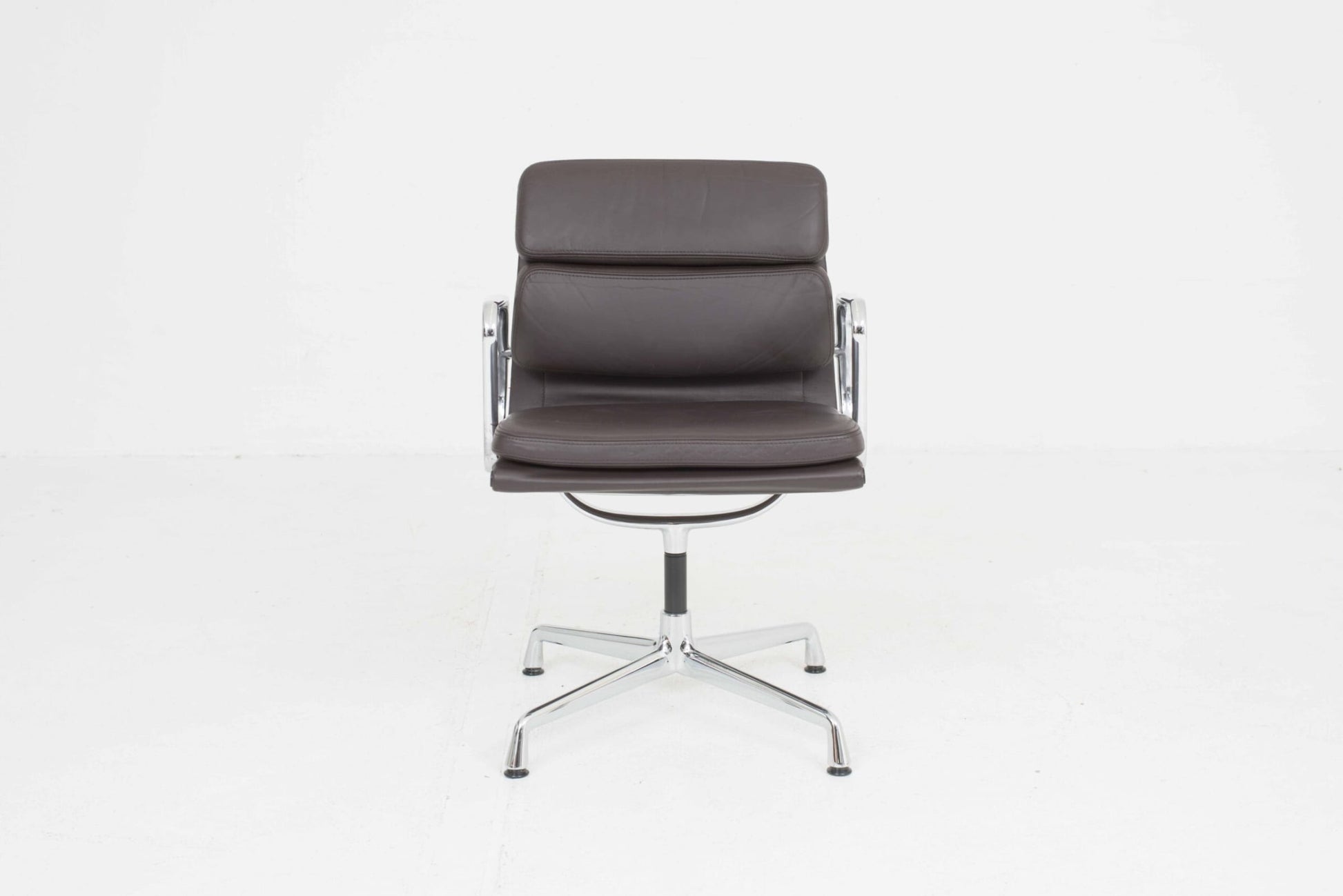 Vintage Bürostuhl EA 217 Soft Pad von Charles und Ray Eames für Vitra braunes Leder