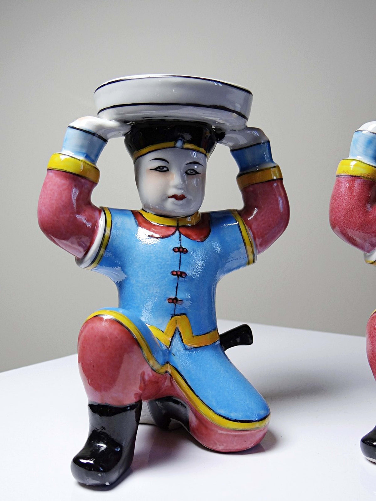 Set von 2 Vintage Kerzenhalter aus bunt bemaltem chinesischem Porzellan