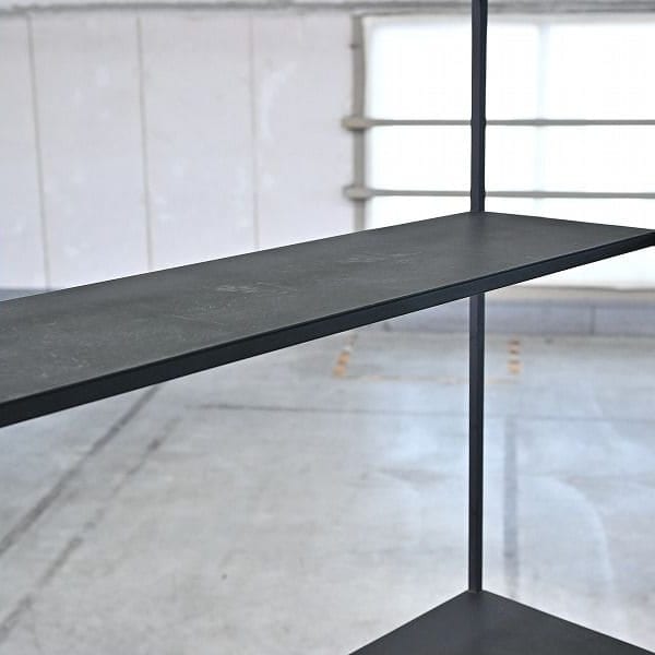 Vintage Regal Metall offen minimalistisch