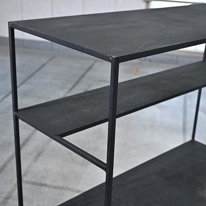 Vintage Regal Metall offen minimalistisch