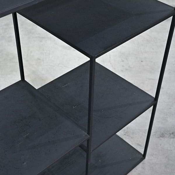 Vintage Regal Metall offen minimalistisch