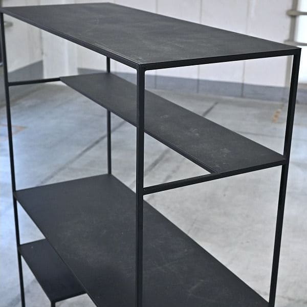 Vintage Regal Metall offen minimalistisch